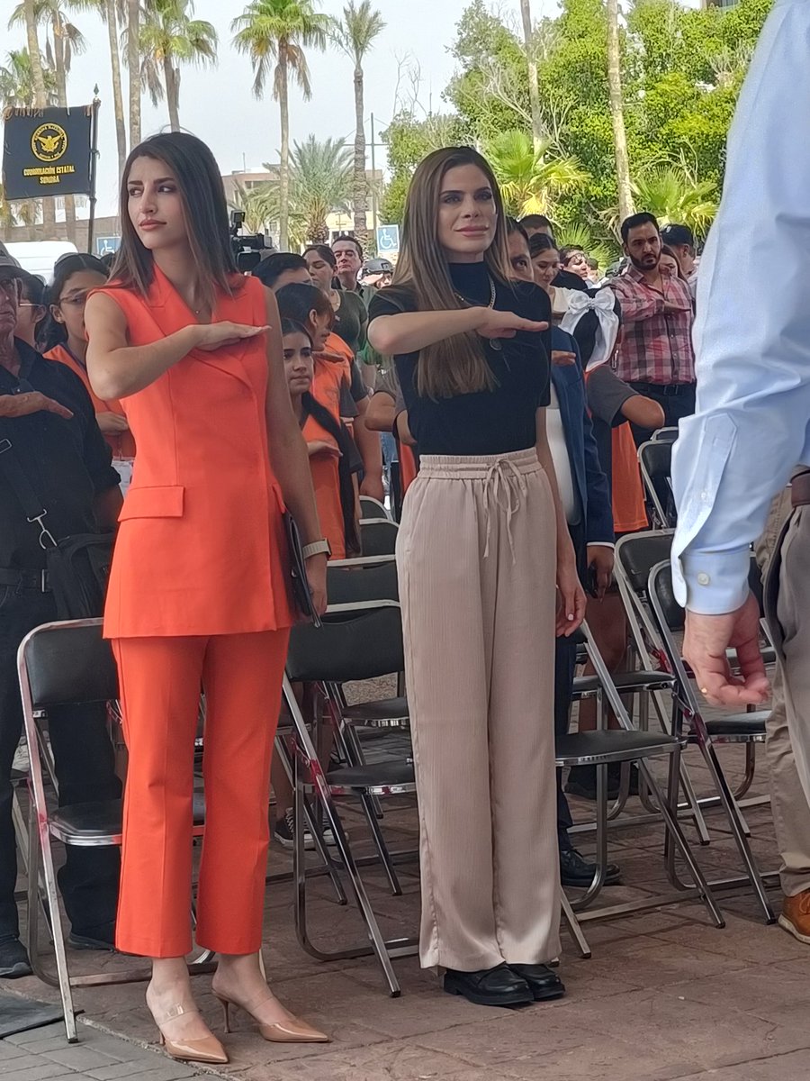 Chaposoto's tweet photo. Véanlas bien, porque esta dupla, presente en los mejores eventos, lo seguirán estando en los próximos años. Guarden este tuit.

@PaulinaOcanaE @palomateranv https://t.co/Uvp1rzXdwf