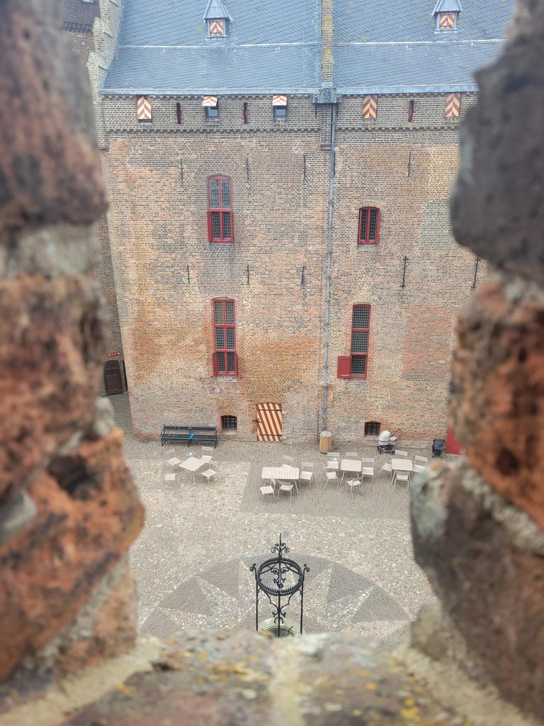 CynoSquare 🟦 (@cynosquare) on Twitter photo I went to a castle I went to a castle