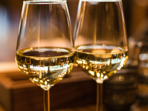 Say hello to Pinot Grigio — one of Italy's most popular wines that’s perfect for summer sipping. From the alpine freshness of Trentino to the vibrant notes of Veneto, each glass brings something delicious to the table!  

Read more about Pinot Grigio → bit.ly/4jqZQxu