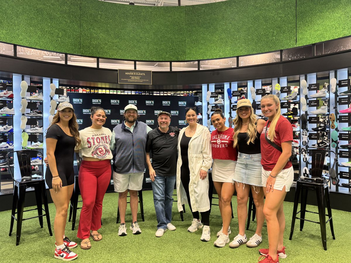 Thank you to everyone who came out to the National Championship Round Table featuring former #Sooners Lauren Chamberlain, Alyssa Brito, Alex Storako, Jocelyn Alo, Kinzie Hansen, Jayda Coleman at Dick’s House of Sport! 🥎