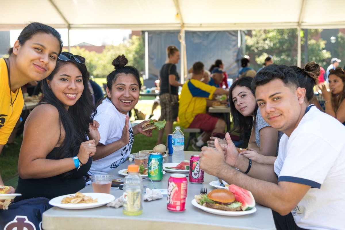 Enjoy the Summer break, NEIU! 😎 
Photos: NEIU students at a picnic, 2021