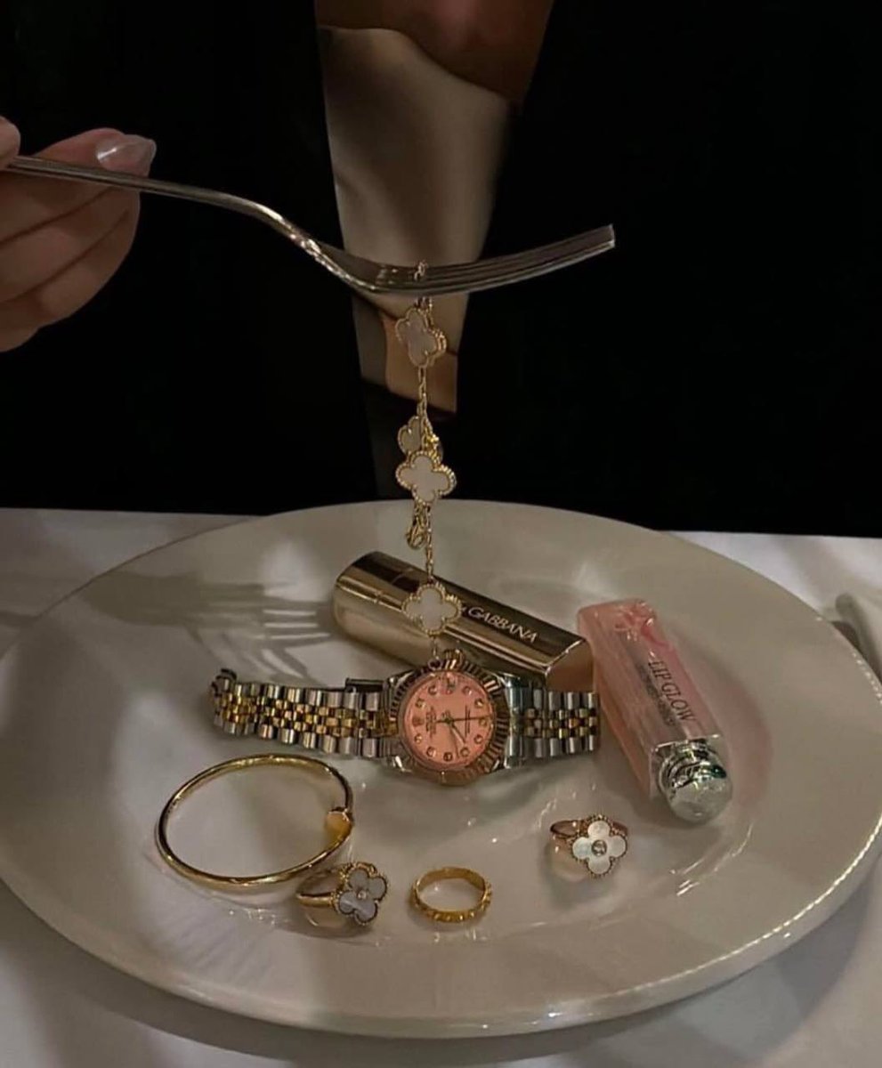 Shanghai_muse's tweet image. 并不是所有东西都在清单上。
隐藏菜单只对懂得提问的人开放。
你知道密码吗？#hiddenmenu #SecretAccess #懂的都懂 #隐藏菜单 #私密游戏 #ShanghaiVibes #DiscreetElegance