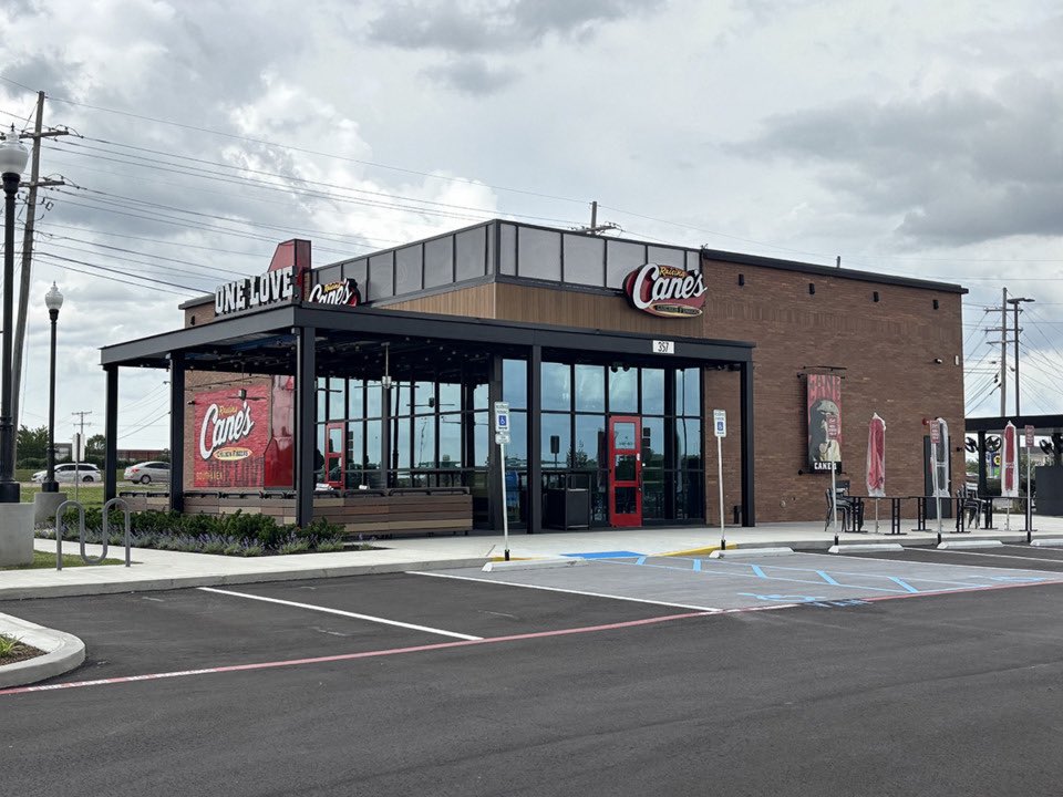 901RaisingCanes's tweet photo. She’s a beaut!!!

@raisingcanes 1205 opening June 10

901LV https://t.co/QAC9wIsabn