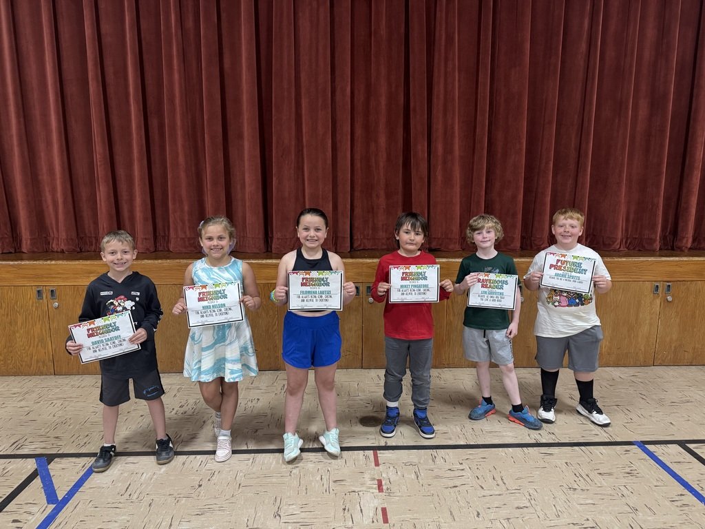 chisholmmn695's tweet image. The students at the Vaughan Steffensrud were given awards for outstanding performance this school year! 
Also, for awesome attendance and being school patrols for the whole year! 
Thank you students! 
#Bluestreakpride 💙❤️