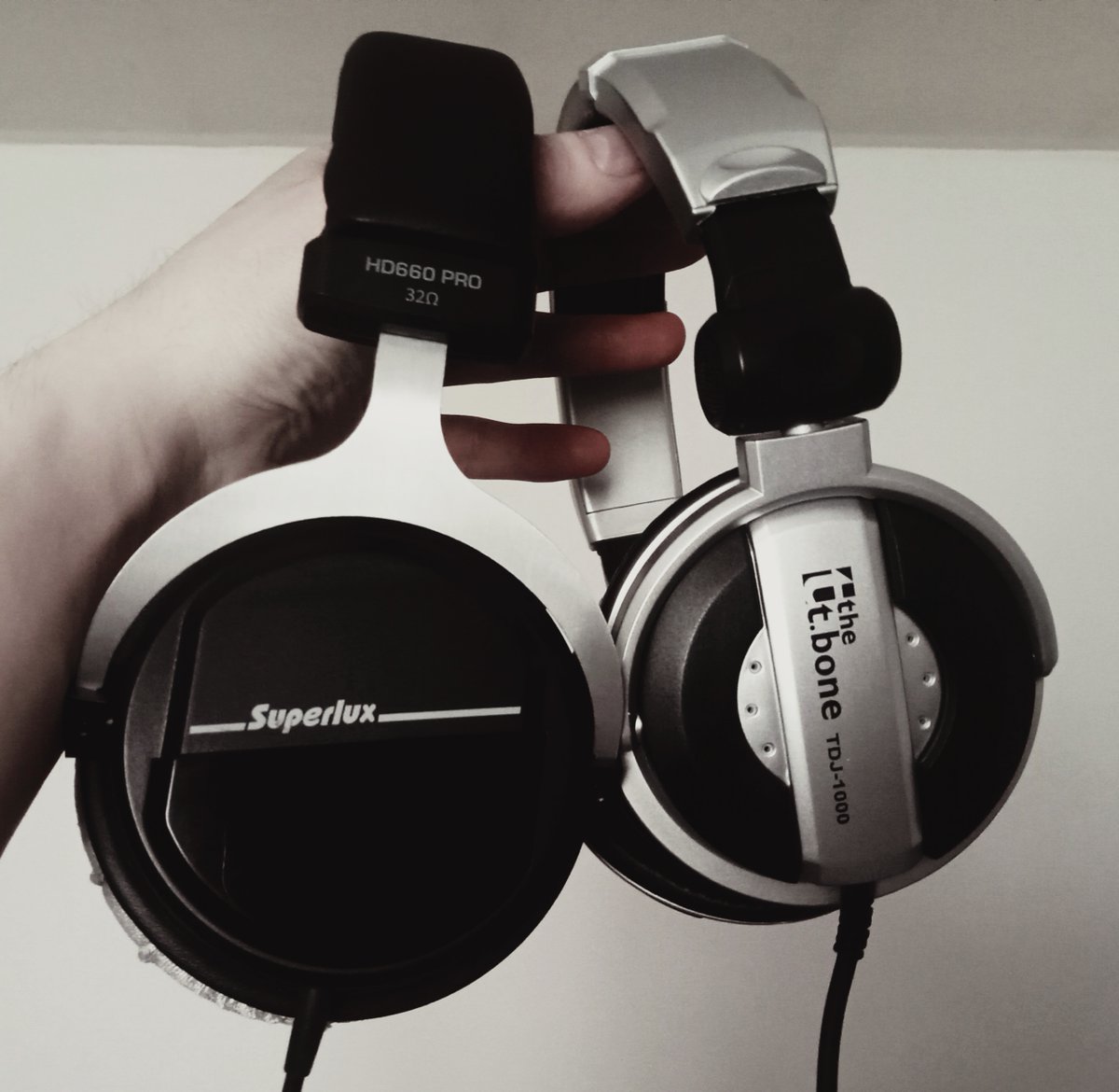 rayzer1981's tweet image. Arrived this morning, Superlux HD660 Pro, the tbone TDJ 1000 and spare velour pads. For how cheap they were im well impressed with their sound. Thank you Thomann for the quick delivery.