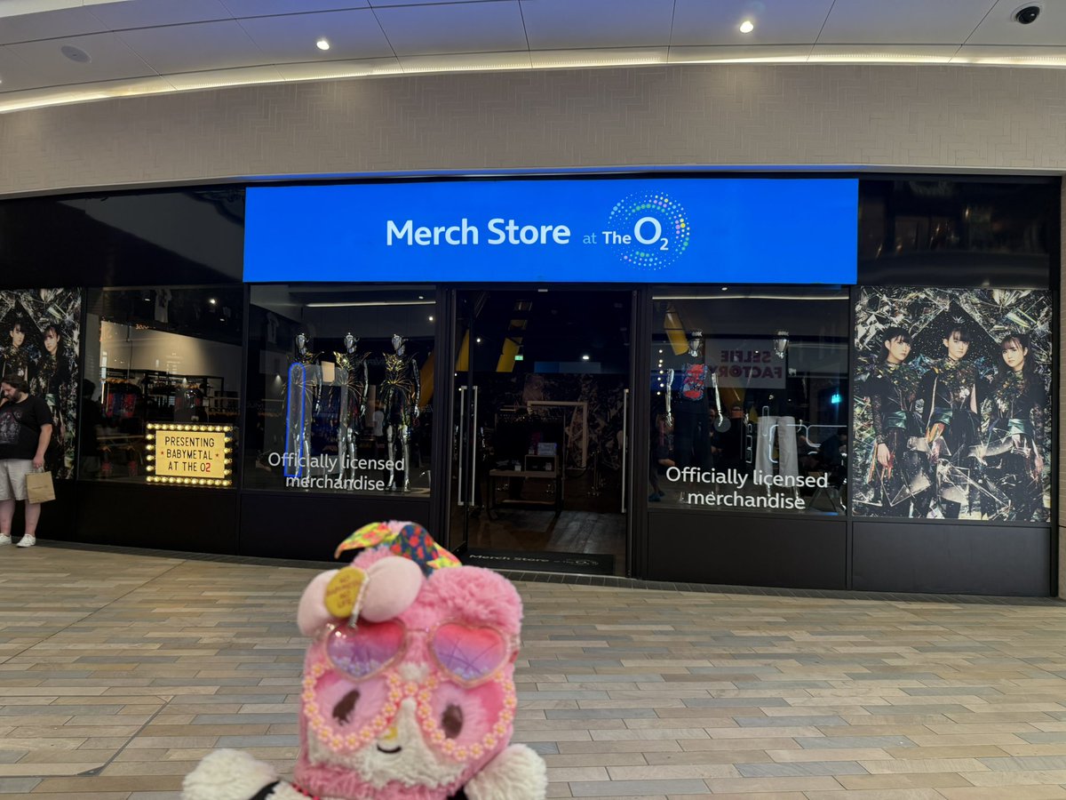 myway_zeus's tweet image. O2に来たヨ🎵😋

#BABYMETAL
#BABYMETALPOPUPSHOP 
#O2ARENA