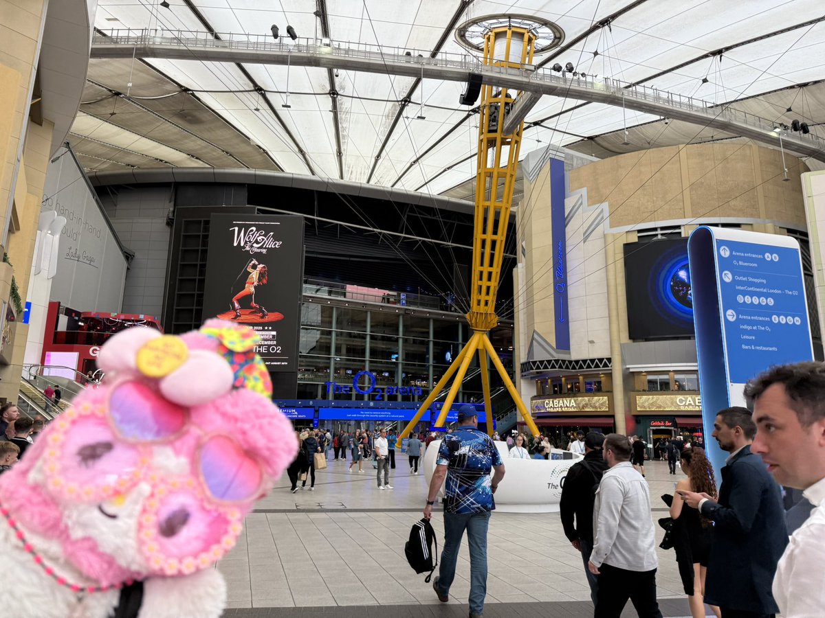 myway_zeus's tweet image. O2に来たヨ🎵😋

#BABYMETAL
#BABYMETALPOPUPSHOP 
#O2ARENA