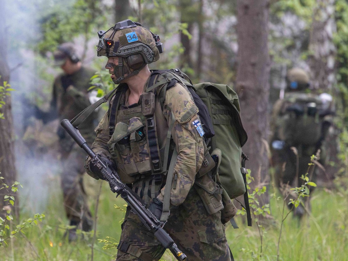 #LivelySabre25 vaikuttavuus ja kyky toimia 💥
Joukot saivat tiedon vihollisen maahanlaskusta Pyhtään lentokentälle ja ajautuivat tulikosketukseen vihollisen kanssa. 

#maavoimat #StrongerTogether @6bpd_