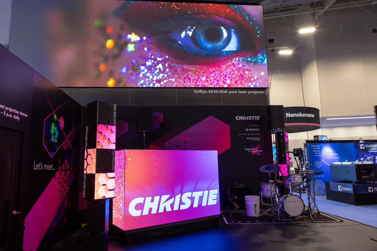 #Throwback to amazing moments at @infocomm_show last year! ✨ We’re bringing more innovation to #InfoComm2025 with cutting-edge RGB laser projectors. 👋 See you in Orlando: ow.ly/wyNP50W0yww #ProAV #LaserProjection #TBT #InfoComm