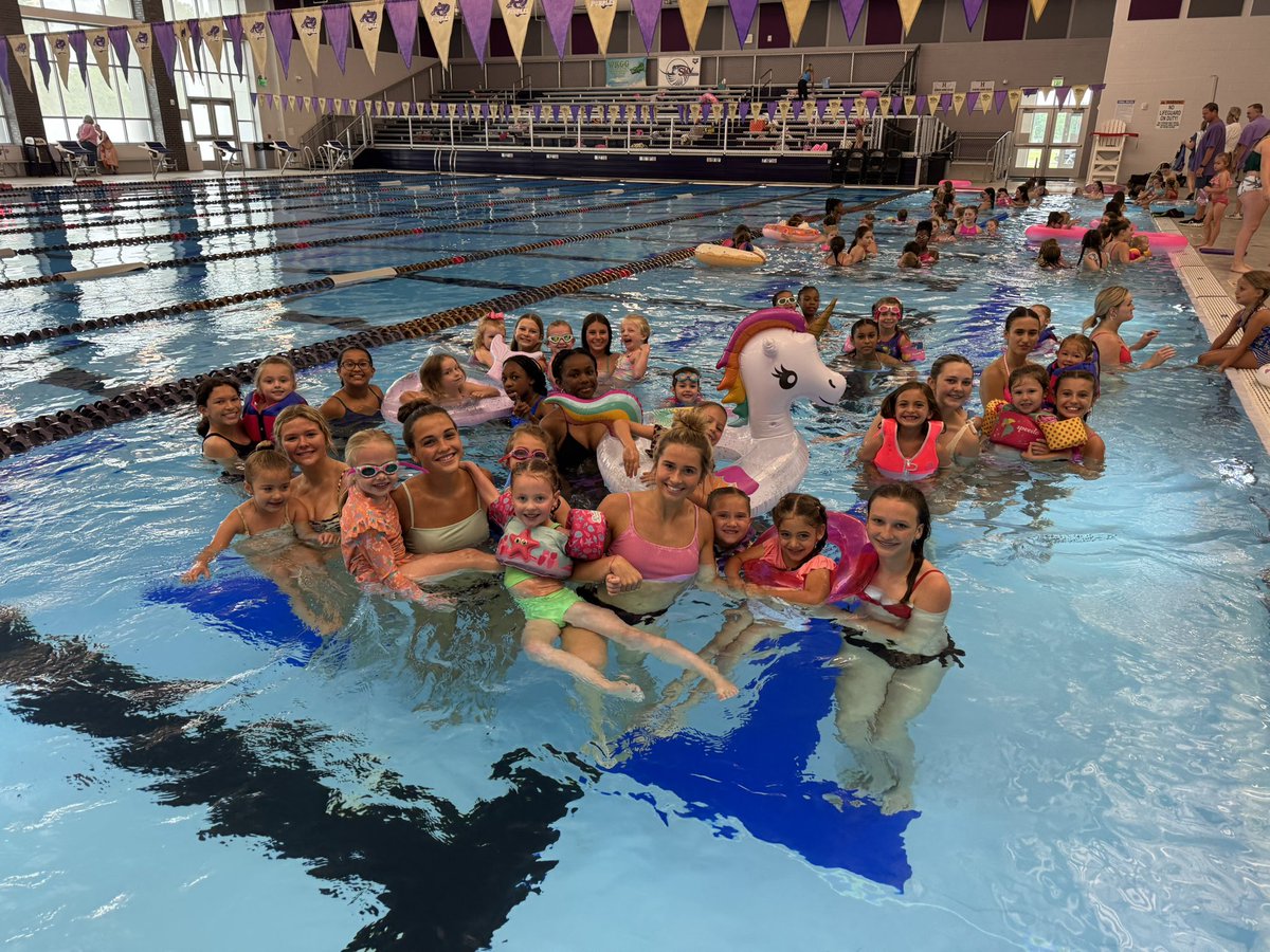 BGHS_Cheer's tweet image. Youth camp day 2 - swimming with friends 🏊‍♀️🤿💦👯‍♀️💟

“Dream big, sparkle more, and shine bright!”