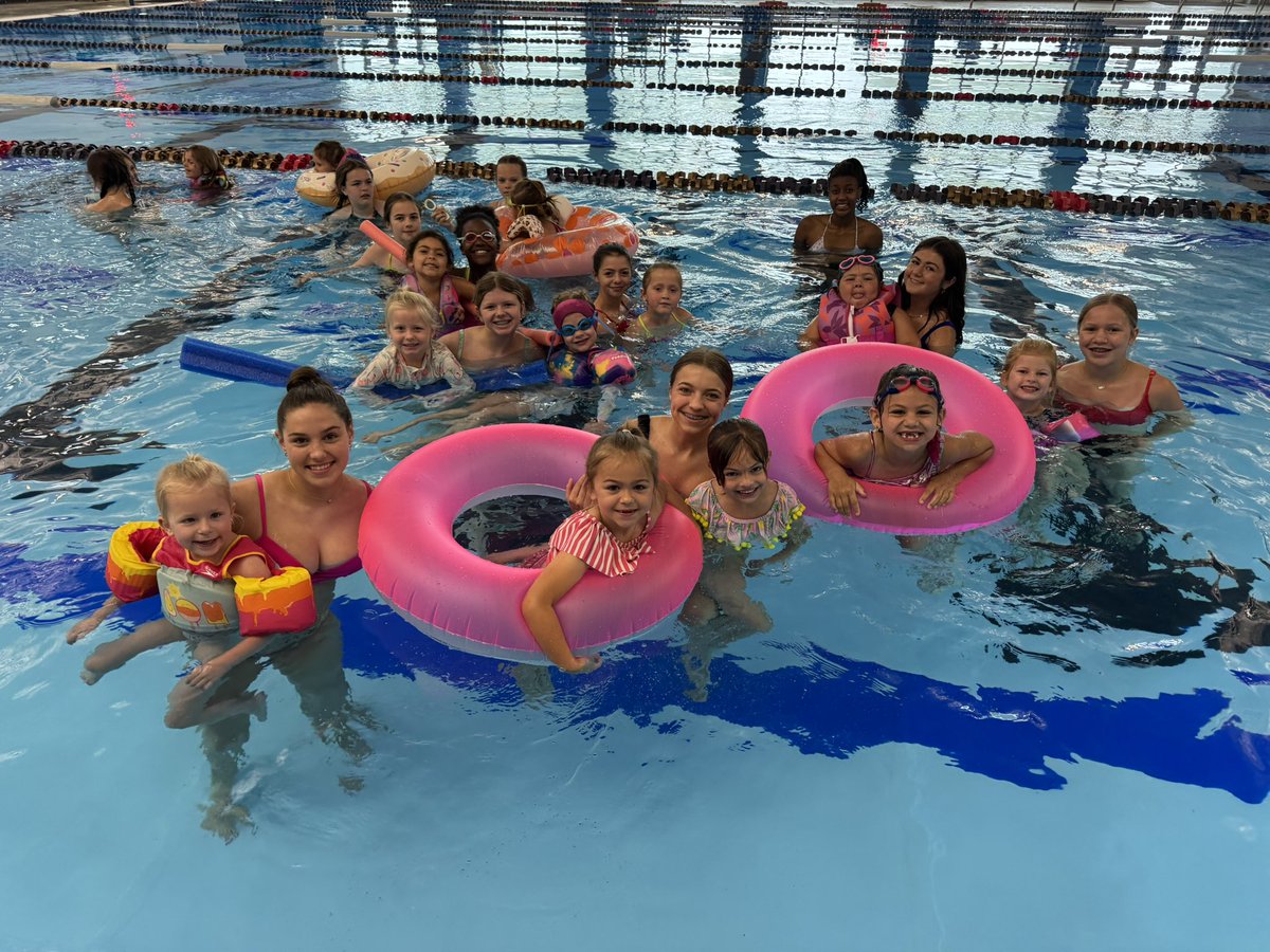 BGHS_Cheer's tweet image. Youth camp day 2 - swimming with friends 🏊‍♀️🤿💦👯‍♀️💟

“Dream big, sparkle more, and shine bright!”