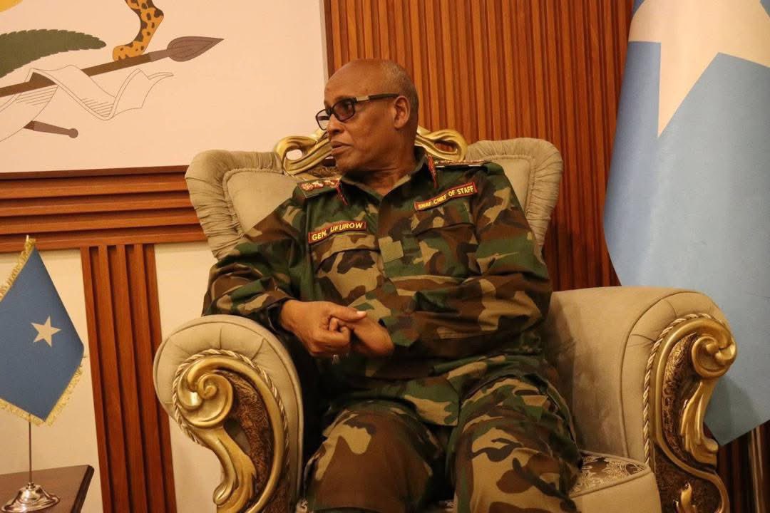 The Deputy Commander of the National Armed Forces, Gen. Madey Nurey Sheikh, has welcomed Gen. Luciano Portolano, Chief of the Defence Staff of Italy, and his delegation at #Mogadishu’s Adan Abdulle International Airport. The #Italian top military officials will meet their Somali