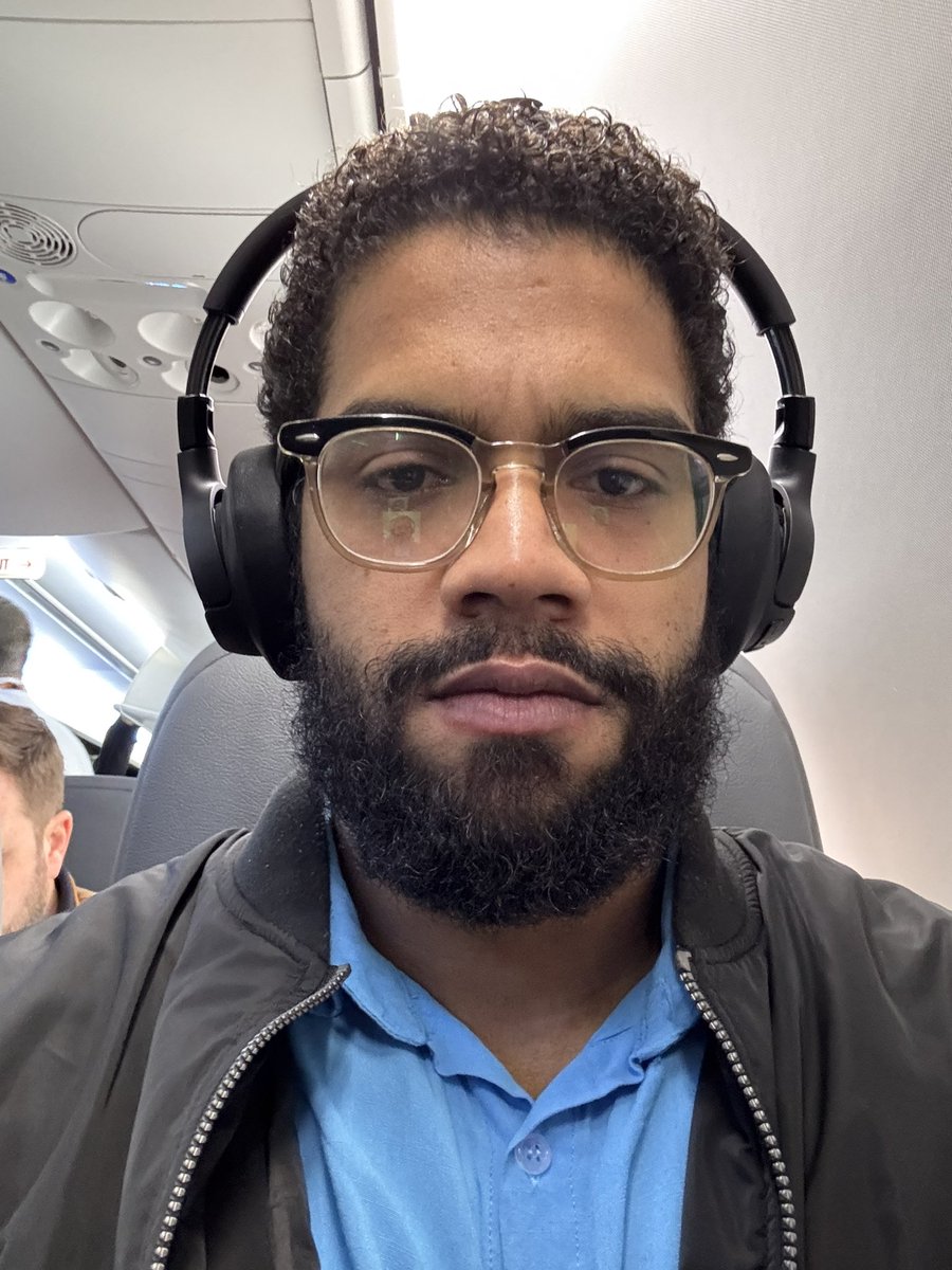 jonesmanoel_PE's tweet photo. Voltando para Recife depois de 4 dias no triângulo mineiro. Foi bom demais. Junho vai ser cheio e com muitas novidades. Começo do mês que vem, dou uma entrevista para o maior artista vivo da música brasileira. Quem acertar o nome ganha um Corsa! https://t.co/Z5ToNJ7aVy