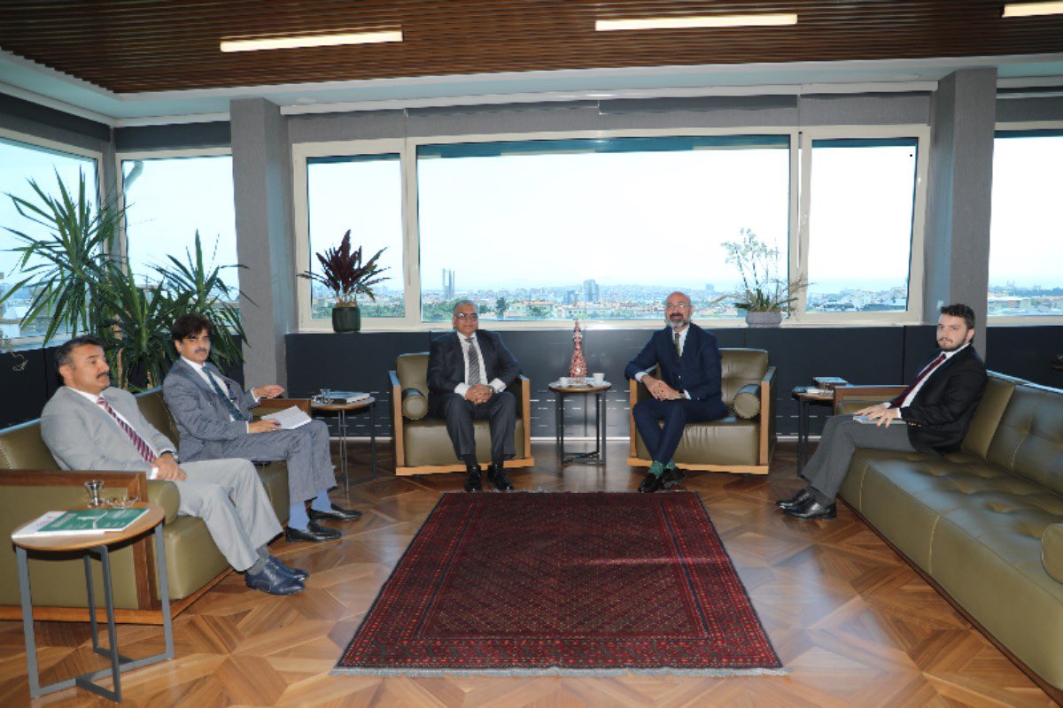Pakistan Consulate General Istanbul (@pakinistanbul_) on Twitter photo Today we held a very productive meeting with Mr. Mehmet Mustafa Özdil, President <a href="/TMaarifENG/">Turkish Maarif Foundation</a>.
Discussed ongoing projects, means to further deepen & expand mutually benefitting collaborations in Education & Trainings & to further consolidate brotherly relations between 🇵🇰 and 🇹🇷. Today we held a very productive meeting with Mr. Mehmet Mustafa Özdil, President <a href="/TMaarifENG/">Turkish Maarif Foundation</a>.
Discussed ongoing projects, means to further deepen & expand mutually benefitting collaborations in Education & Trainings & to further consolidate brotherly relations between 🇵🇰 and 🇹🇷.