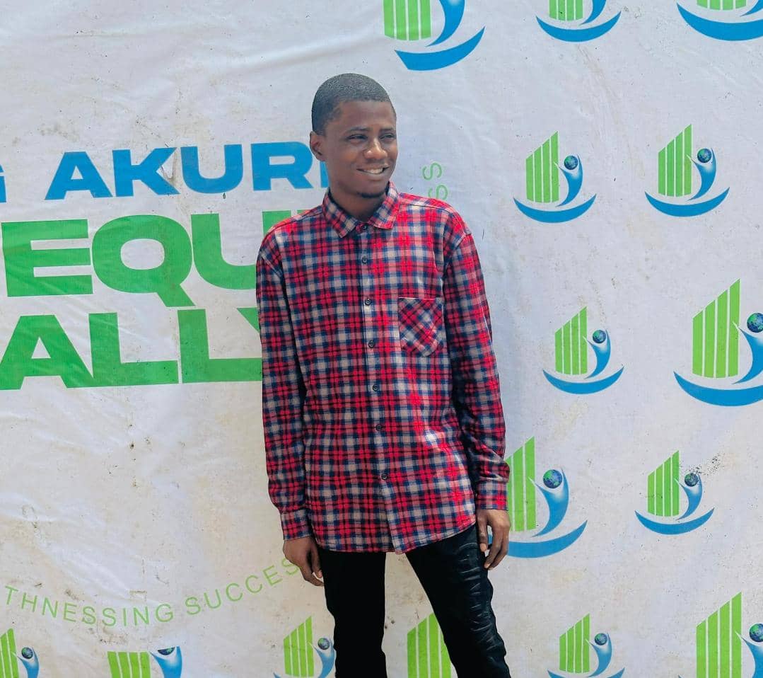 efficientraphic's tweet image. Been quiet here, but loud behind the scenes. 

It&apos;s my birthday today
Business has been booming websites, funnels, nonstop. In the noise, I forgot to show up here.
Grateful for life, clients, and the journey so far.

More updates soon. For now thank you, and happy birthday to me.