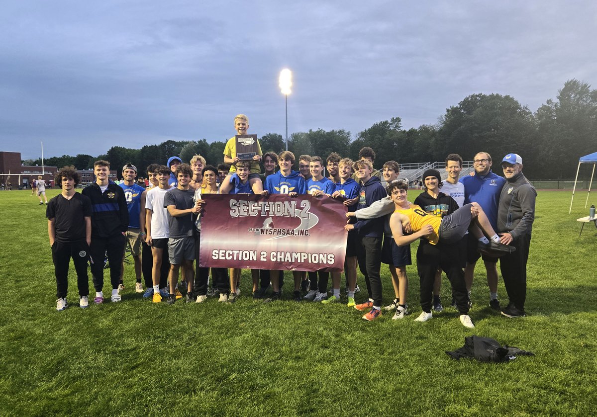 The Queensbury varsity boys track and field team captured its 18th overall sectional title on Wednesday! Read more at: queensburyschool.org/article/2242383  🏃🏻‍♂️
#QUFSD #qufsd #queensburyhighschool