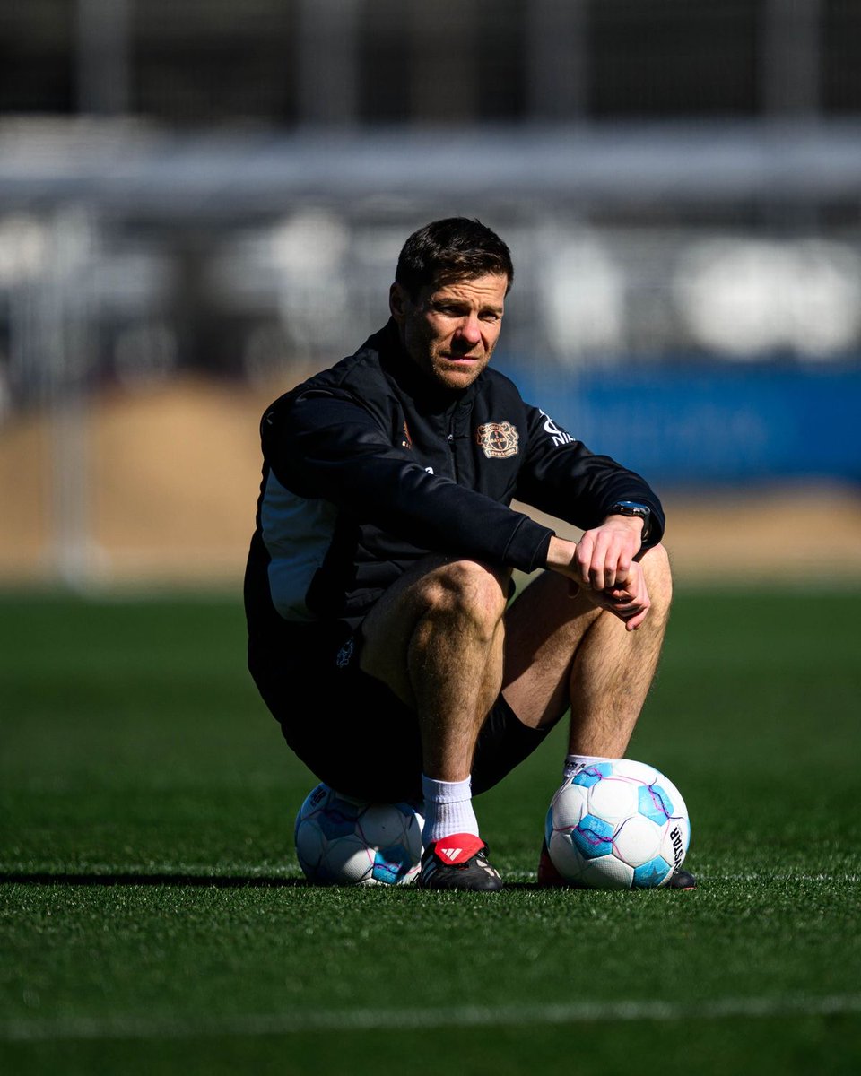 🗣️ Jonathan Tah: “There was a drill where we had to play long balls behind the defence to our wingbacks, and all of a sudden Xabi stopped me: ‘No Jona, not like that.’

I honestly thought that I’d just played a pretty good pass, but he was like: ‘The ball has to be... sharper’.