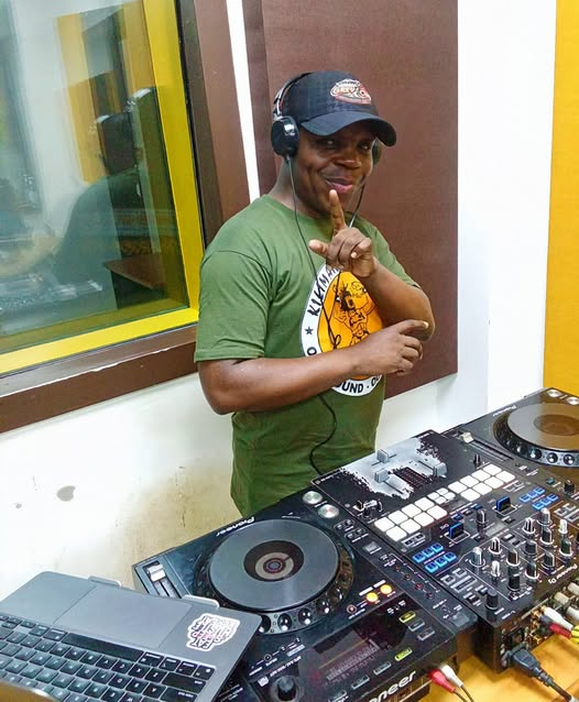Ghetto Radio (@ghettoradio895) on Twitter photo Hour 2 ndani ya #JAHMROCKDOBA with <a href="/CharraDeejay/">Deejay Charra</a>
Requests zikam via tenje 0711 443 886, WhatsApp 0717 443 886
_89.5FM Ndio Frequency _
#stenjenijamo Hour 2 ndani ya #JAHMROCKDOBA with <a href="/CharraDeejay/">Deejay Charra</a>
Requests zikam via tenje 0711 443 886, WhatsApp 0717 443 886
_89.5FM Ndio Frequency _
#stenjenijamo