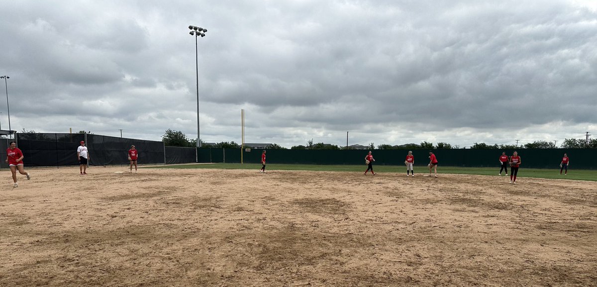 Nbcanyonsoftba1's tweet image. We had a fun three days of camp ! Rounding it out with a competitive game of backwards softball !