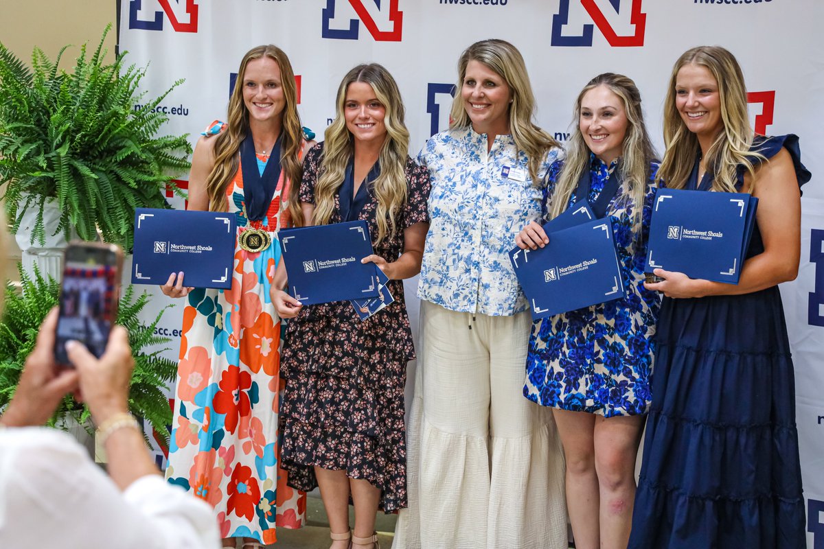 NWSCC's tweet image. HIGHLIGHTS FROM 2025 NWSCC HONORS NIGHT 📸 ⬇️ We had a great time celebrating our wonderful students! All photos are available to download ➡ drive.google.com/drive/folders/… #nwscchonors