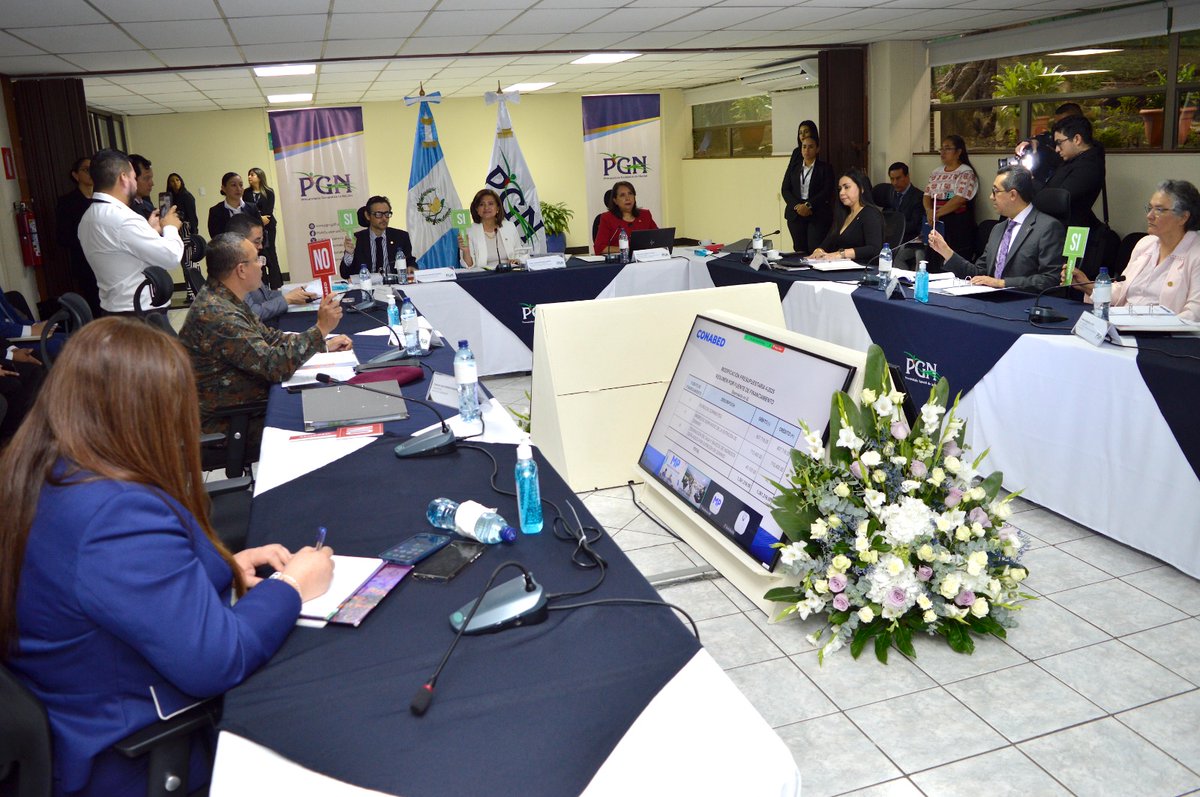 DiariodeCA's tweet photo. #EnElPaísDCA | La Procuraduría General de la Nación fue anfitriona de la Sesión Ordinaria 5-2025 del Consejo Nacional de Administración de Bienes en Extinción de Dominio (#CONABED). El evento fue liderado por la vicepresidenta @KarinHerreraVP.

Durante la sesión, se abordaron temas cruciales para fortalecer la gestión y transparencia en la administración de bienes declarados en extinción de dominio a favor del Estado. 

La participación activa de las instituciones que conforman el #CONABED refleja el esfuerzo conjunto por garantizar que los bienes recuperados sean administrados de manera eficiente y en beneficio de la sociedad guatemalteca. 

✍️🏻@WendiV_DCA 
📷@PGNguatemala