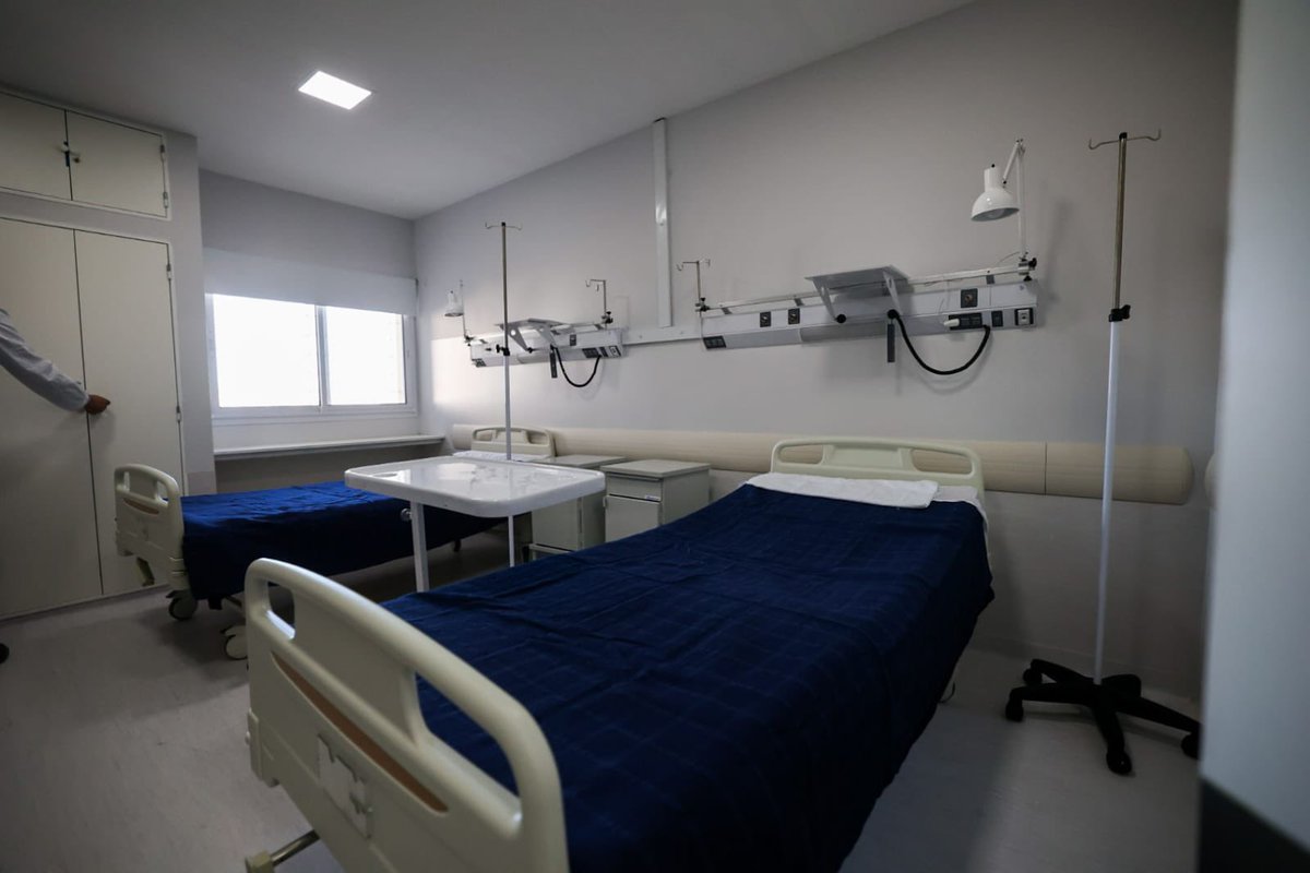 Weretilneck's tweet photo. CUIDAR LA SALUD ES UNA DECISIÓN POLÍTICA

La salud pública no se discute: se defiende con hechos. Gracias al acuerdo firmado con el consorcio VMOS SA, vamos a destinar una parte de esos recursos para transformar el sistema sanitario de Río Negro.

Serán 60 millones de dólares para incorporar equipamiento médico de última generación y sumar 60 ambulancias que refuercen la atención en toda la provincia. Tecnología, respuesta rápida y calidad para cuidar a nuestra gente como se merece. Lo que se produce acá vuelve en inversión para la salud pública rionegrina.

Esta inversión no es casualidad: es el resultado de una decisión política clara. Invertimos donde hay que invertir, porque los recursos de nuestra tierra tienen que volver a quienes los generan. Primero los rionegrinos.