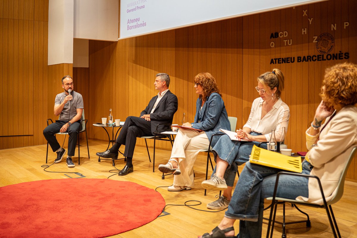 Ateneu Barcelonès (@ateneubcn) on Twitter photo 🏛️ A l’<a href="/AteneuBCN/">Ateneu Barcelonès</a> hem acollit un debat de mig mandat amb representats dels principals grups de l’Ajuntament
🗣️ Amb Jordi Martí, Laia Bonet, Janet Sanz i Elisenda Alamany, moderats per Gerard Pruna
Amb això concloem el cicle “Repensant Barcelona” de la secció de <a href="/PoliticaAB/">Secció d'Estudis Polítics, Jurídics i Socials</a> 🏛️ A l’<a href="/AteneuBCN/">Ateneu Barcelonès</a> hem acollit un debat de mig mandat amb representats dels principals grups de l’Ajuntament
🗣️ Amb Jordi Martí, Laia Bonet, Janet Sanz i Elisenda Alamany, moderats per Gerard Pruna
Amb això concloem el cicle “Repensant Barcelona” de la secció de <a href="/PoliticaAB/">Secció d'Estudis Polítics, Jurídics i Socials</a>