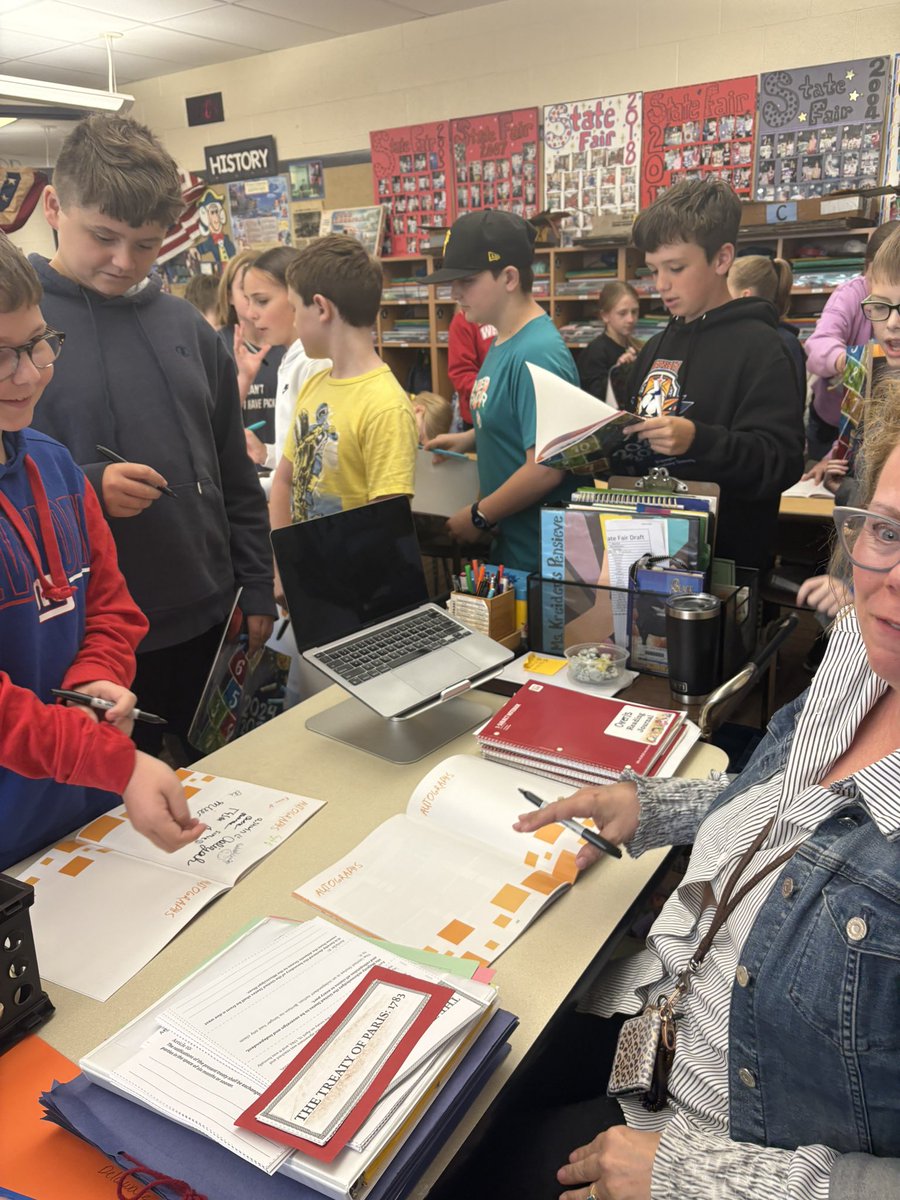 Lingle Avenue Elementary School (@lingleaveelem) on Twitter photo Thank you to our <a href="/PASD_Elem_PTO/">Palmyra Elementary PTO</a> for providing our 5th graders with a pizza lunch and amazing yearbooks! Thank you to our <a href="/PASD_Elem_PTO/">Palmyra Elementary PTO</a> for providing our 5th graders with a pizza lunch and amazing yearbooks!