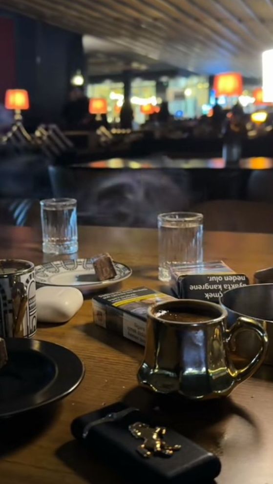 yl_aljwad's tweet image. بيني وبينه وصل و اسرار وعهود .
ليه وهمتني وخنت ذيك الوعود !🩶