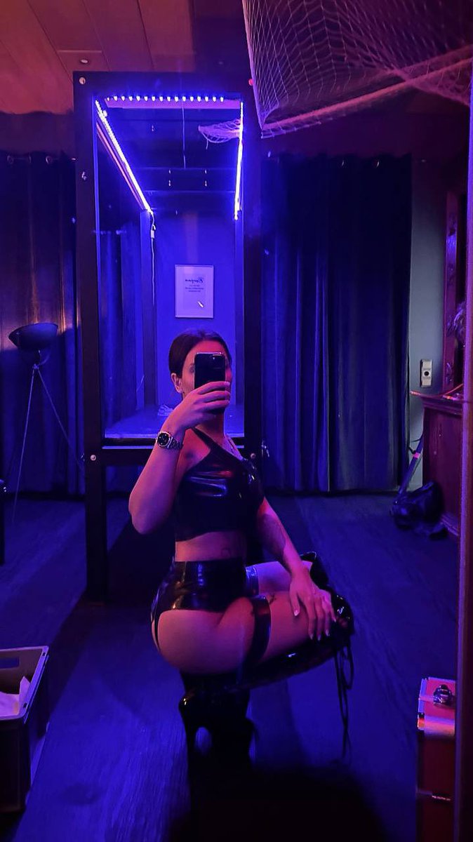 Lady Vivien Violet (@ladyvivien_) on Twitter photo Am Samstag den 31.05 bin ich wieder in Duisburg in der <a href="/Bizarrfabrik/">Bizarrfabrik</a> 🔥😈
lady-vivienviolet.de Am Samstag den 31.05 bin ich wieder in Duisburg in der <a href="/Bizarrfabrik/">Bizarrfabrik</a> 🔥😈
lady-vivienviolet.de