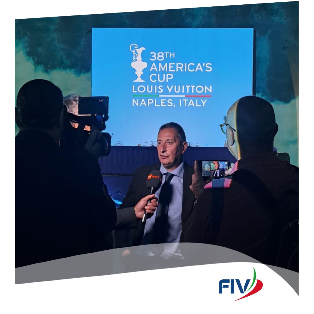 federvela's tweet image. Presentata ufficialmente l’edizione 2027 dell’𝐀𝐦𝐞𝐫𝐢𝐜𝐚’𝐬 𝐂𝐮𝐩 e della 𝐋𝐨𝐮𝐢𝐬 𝐕𝐮𝐢𝐭𝐭𝐨𝐧 𝐂𝐮𝐩, in programma a Napoli 🏆

#Naples2027 | #AmericasCup | #LouisVuittonCup | #AmaLaVela