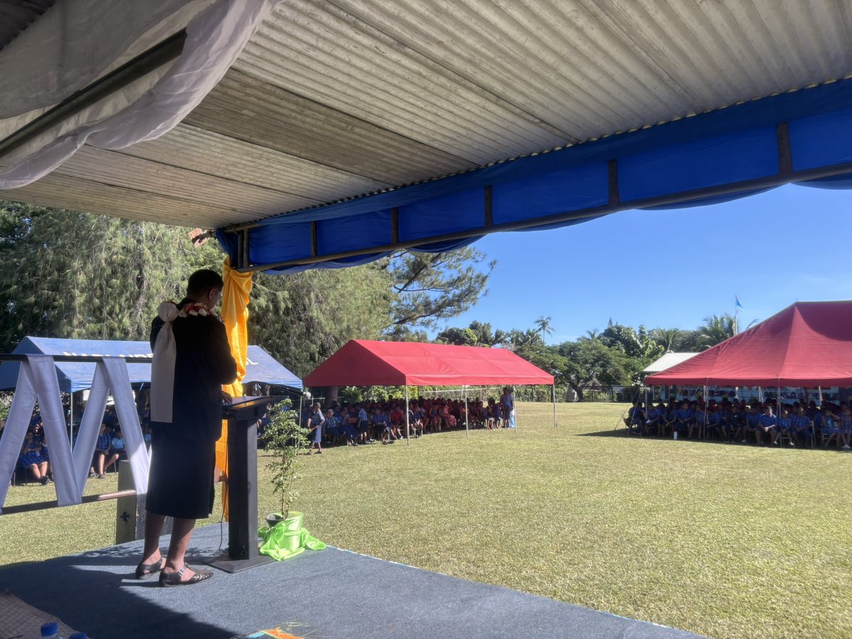 BPlinkertEU's tweet image. A pleasure to attend the @Airbus STEM program with Hon. @aseriradrodro, Minister of Education, and Stephen Forshaw, Airbus Chief Representative Australia, and @julielesaos at
Nadi Airport School, assembling
solar portable lights for remote communities in Fiji. @EUPasifika