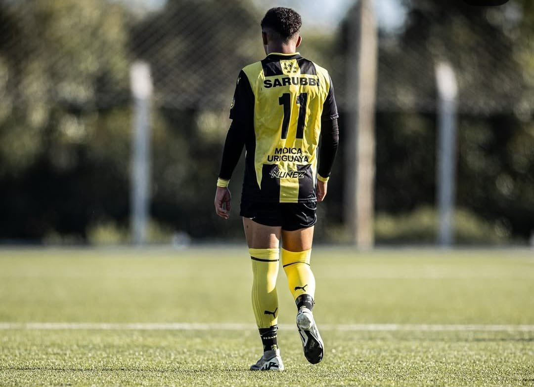 🗣️ “Me inicié a los 9 años en Peñarol. Soy de Las Piedras. No estoy ansioso, tranquilo, me preocupo en mejorar día a día para estar preparado”

✍🏻 Stiven Muhlethaler en #TodoPelota 
📺 youtube.com/live/bEG3r9Kzt…