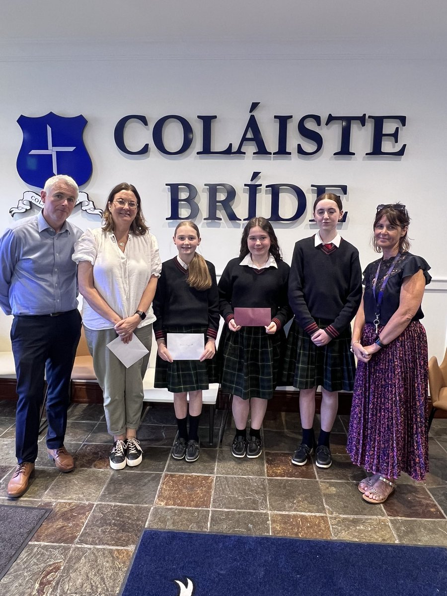 Ms McEvoy was on hand yesterday to distribute prizes to 5th year student Anastajia, and junior students Muireann, Crystal and Helena for receiving the most positivity points this year! Well done everyone, enjoy you gift vouchers! 👏🏼👏🏼