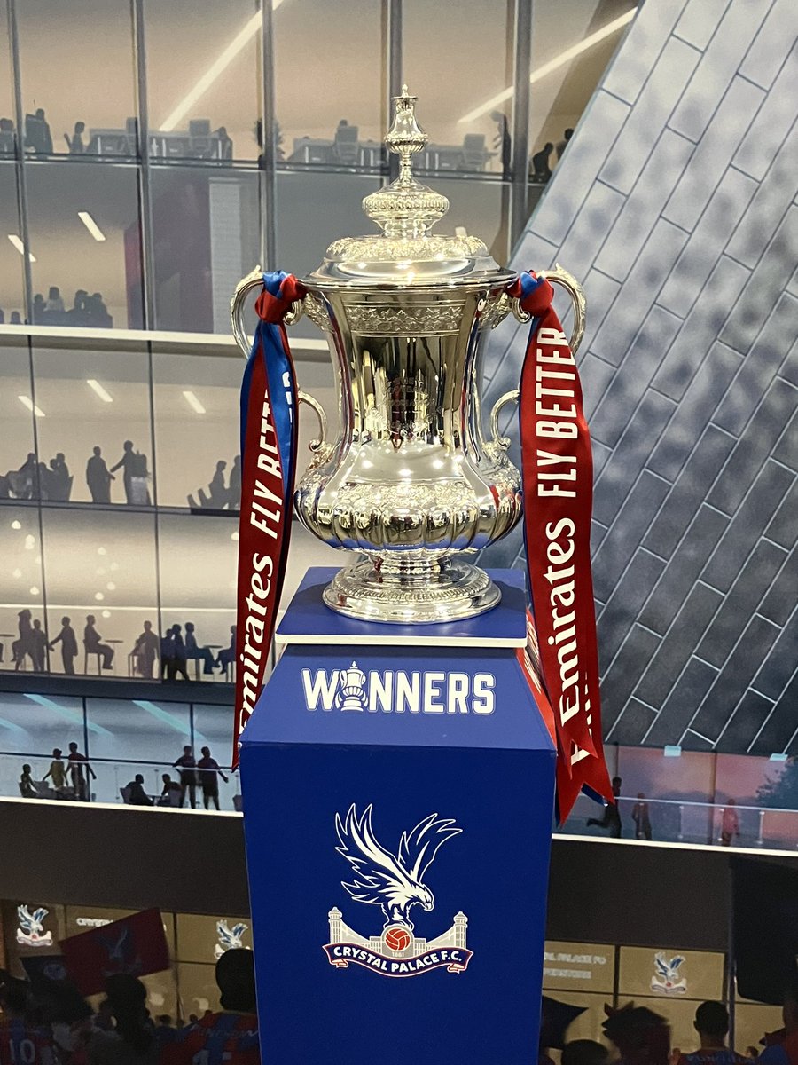 That beauty of a dream of @cpfc winning the FA cup certainly came real when we went on the stadium tour with the lovely <a href="/fivestarjane/">Jane Albert 💫❤️💙🖤🤍⚽️</a> and got to see the cup. Still emotional 🥹 #CPFC #FACup