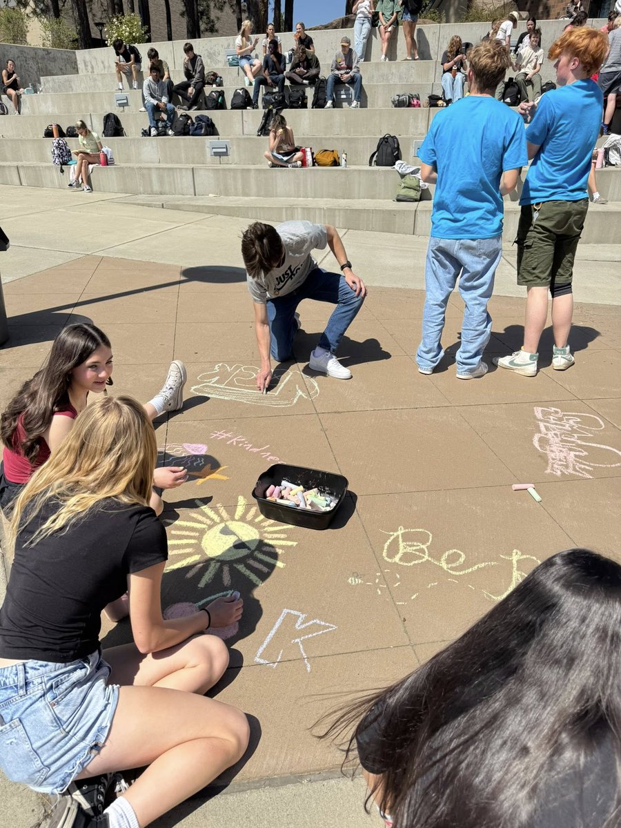 #HOPEWEEK HIGHLIGHTS: Ferris HS students filled the campus with chalk art, crafted bracelets &amp; shared powerful messages of support through the #HopeSquad program. 💛

📩 Learn more about Hope Squad: kfuchs@esd101.net
#FerrisHS #KindnessMatters #WAedu #NEWESD101 <a href="/spokaneschools/">Spokane Schools</a>