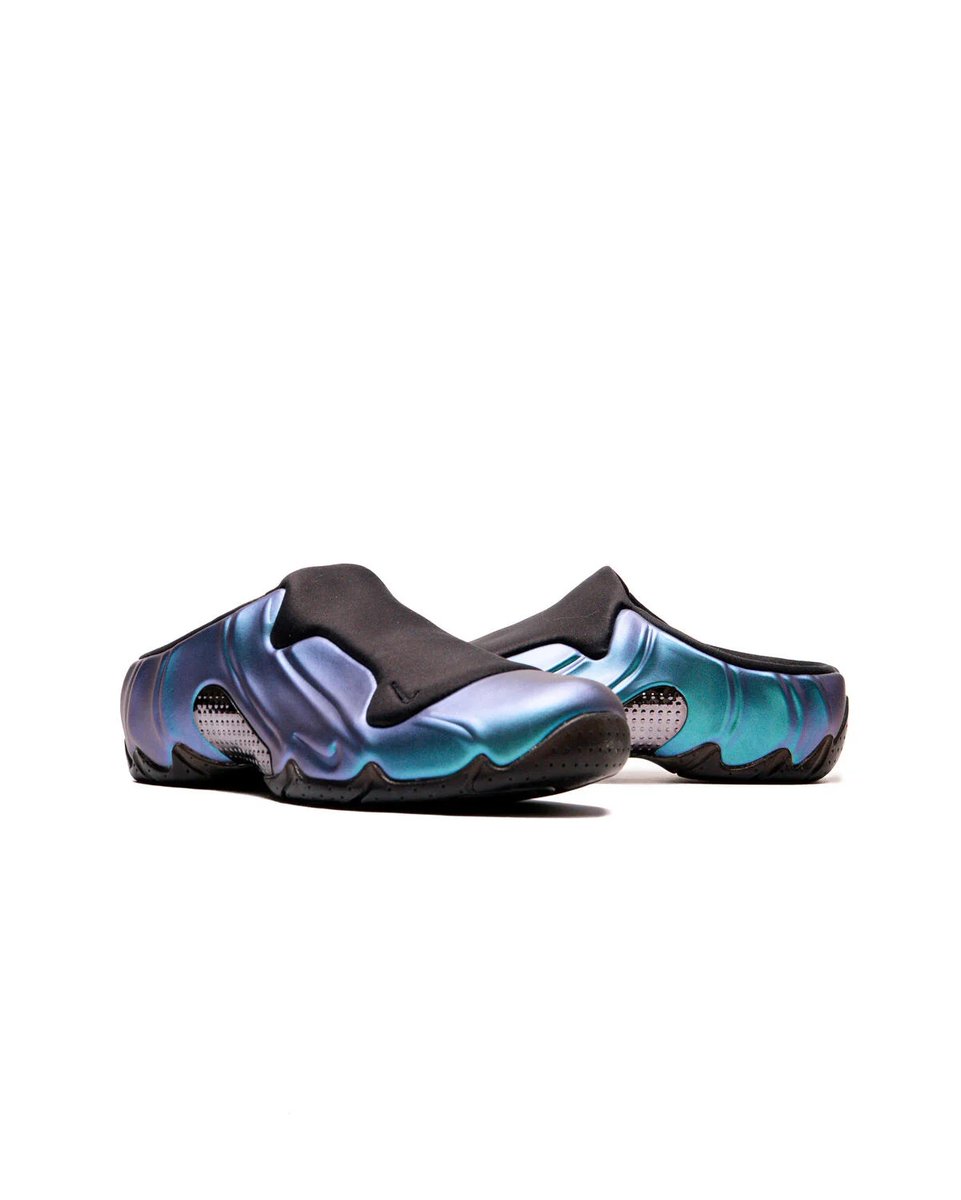 AFEWSTORE's tweet photo. SHOP LINK ➡️ https://t.co/vTD9nnZLfd

Past game. Future flex.
Born from early 2000s hoops DNA, the Nike Clogposite blends Foamposite heritage with a slip-on silhouette made for the streets. A futuristic revival — loud, bold, unmistakably Nike.

#Nike #Clogposite #AFEWstore https://t.co/KvpD8idRL0