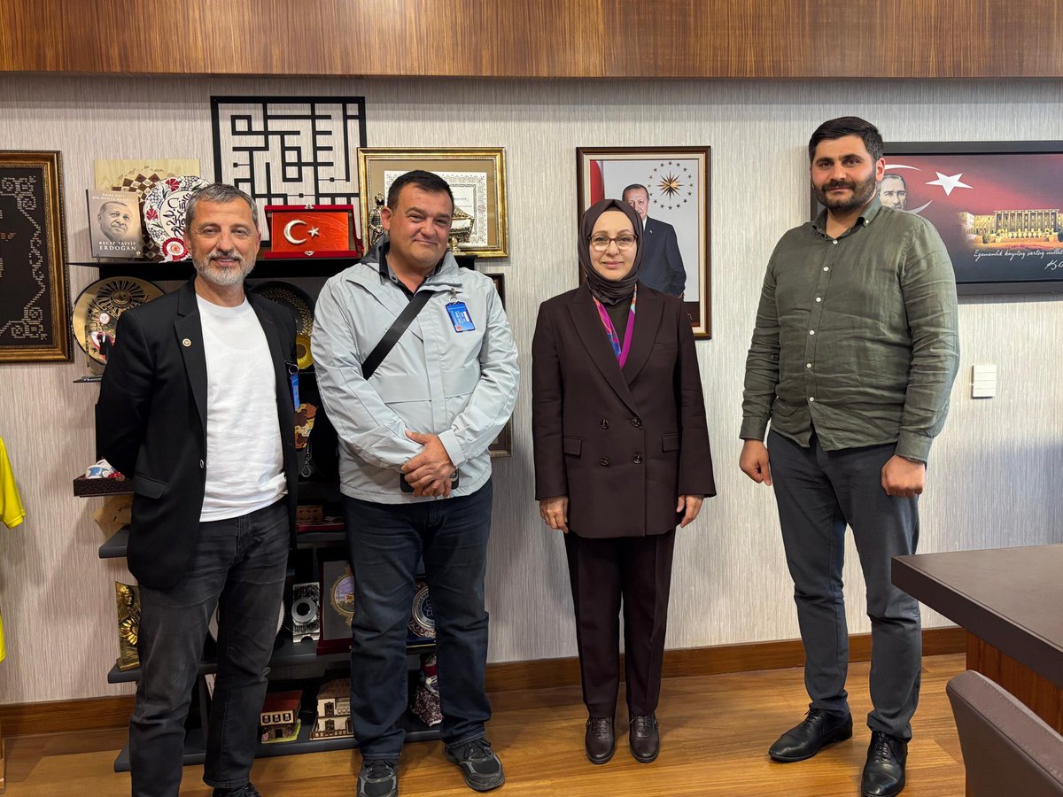 Gazi Meclisimizdeki çalışma ofisimizde ziyaretimize gelen İlimiz Taekwondo antrenörleri Semih Aybek, Yavuz Sal ve Özkan Akkaya'ya teşekkür ediyorum. 

<a href="/semihaybek/">semih aybek</a>