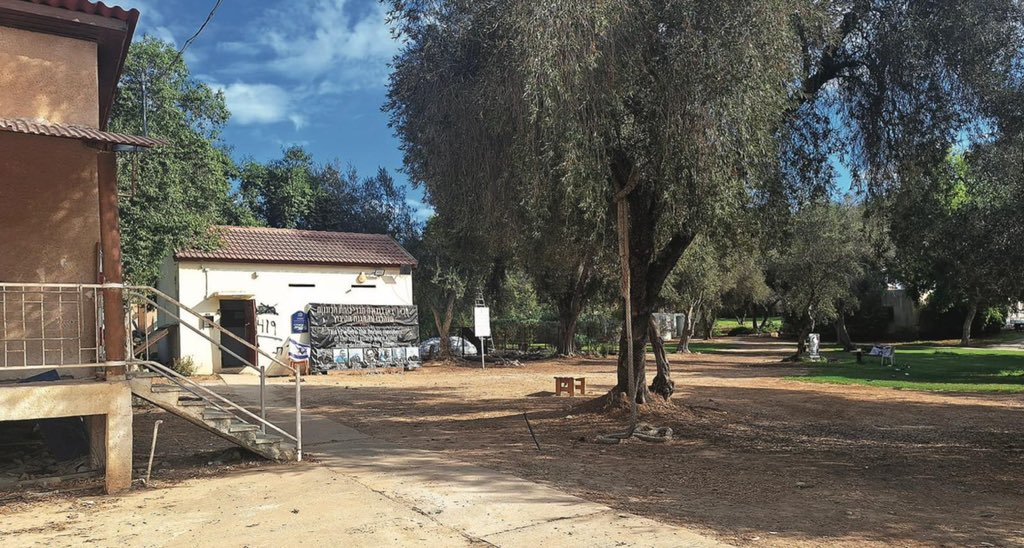 HistoriaIDF's tweet photo. "אני פצוע, ו[אורי] רוסו, ליד הבית של עידו שמריז, מחבלים במדי צה"ל, חסלו אותם, חסלו אותם, אחרי זה נטפל בפצועים" - כך כתב מפקד כיתת הכוננות טל אילון לאחר שנפצע ולפני שנפטר מפצעיו. https://t.co/FgPn9MLM9o