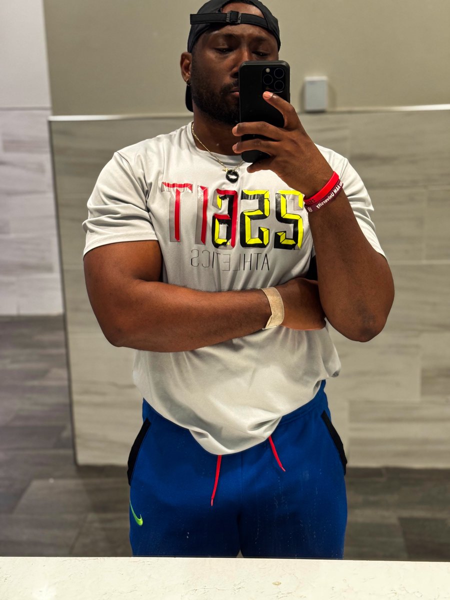 UmCoolLikeDat's tweet image. I cut in front of you in the grocery line, wyd? And don&apos;t lie.
