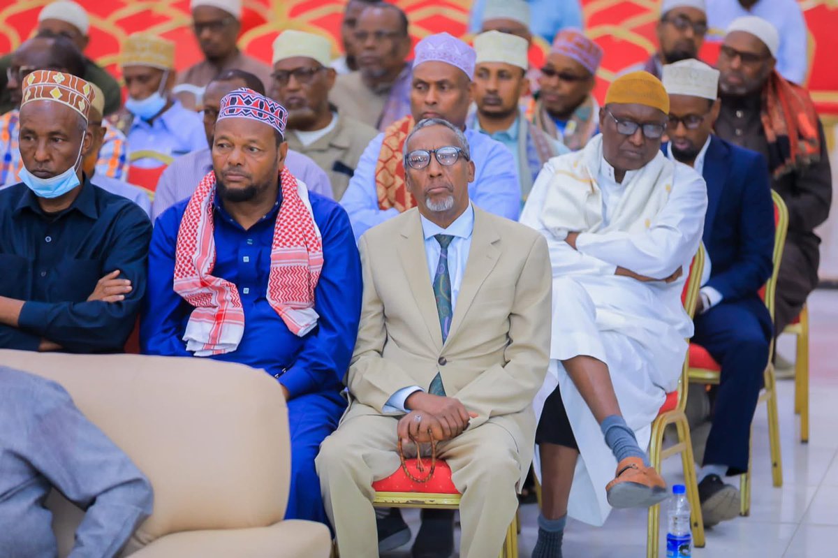 In discussion with over 200 elders from the various zones of Somali Region, the need to further strengthen the peace in the region and the unity of the people was underscored. Elders commended ongoing infrastructural development and institutional building endeavors, and