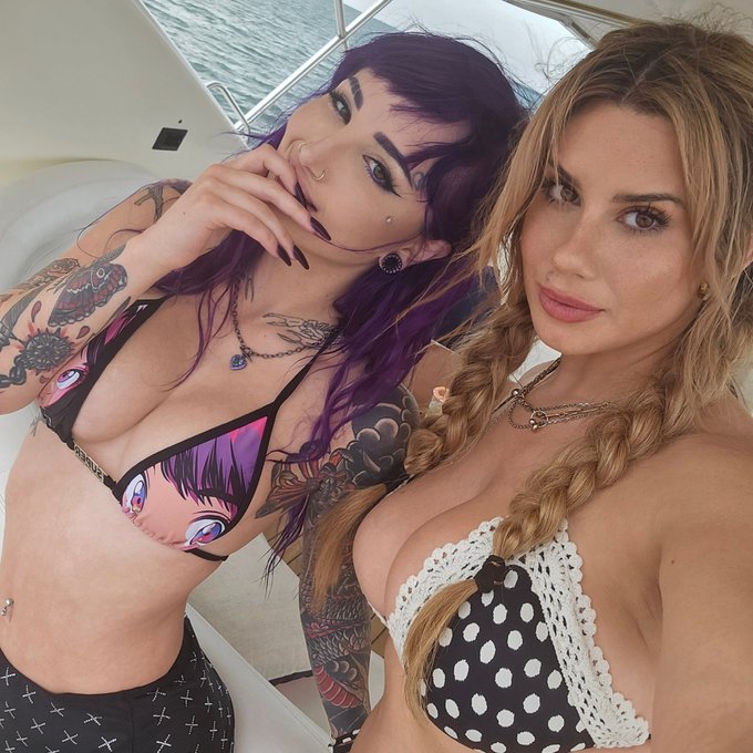 Watch Chloe Lamb's leaked NSFW photo on TwXstars