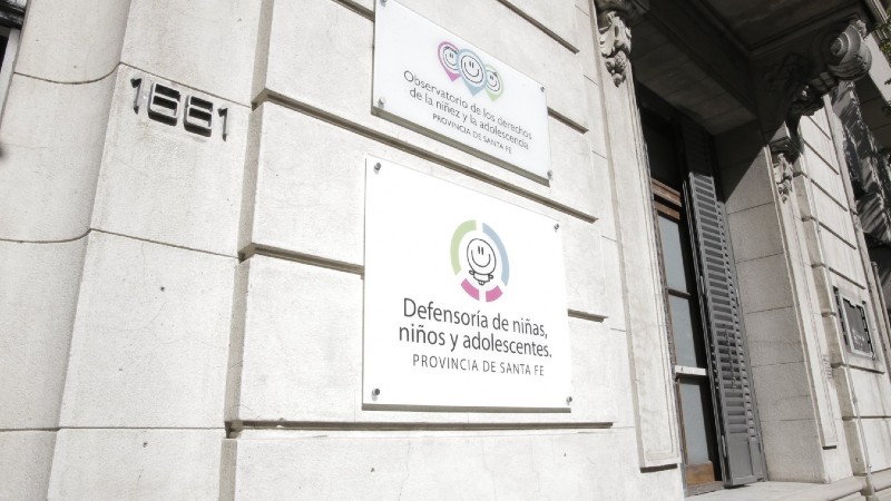 🔴 El oficialismo en <a href="/DiputadosAR/">Diputados Argentina</a> <a href="/SenadoArgentina/">Senado Argentina</a> desplazó a la titular de <a href="/defensora_nna/">Defensoría de los Derechos de NNyA</a> <a href="/marisa_graham_/">Marisa Graham</a> y el organismo quedó acéfalo. Desde la defensoría hace más de un año solicitan que se cree la bicameral que resuelva el recambio de autoridades    

foroporlaniñez.org.ar/2025/05/preocu…