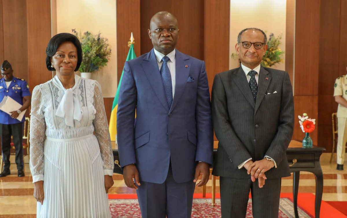 #CIJ : Affaire #Gabon-Guinée équatoriale.

 1/ Le 19 mai 2025, la #CIJ a tranché : la Guinée équatoriale est souveraine sur Mbanié, Cocotiers et Conga — trois îlots stratégiques en zone pétrolifère.
Un revers historique pour le Gabon.

2/ Sur Twitter, l’ex-Secrétaire général de