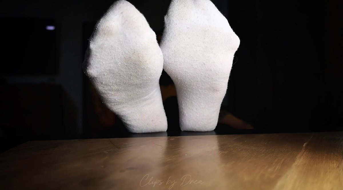 Don't you just love my sexy socked soles?

socks footfetish nsfw contentcreator