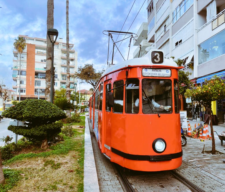 4. Uluslararası Antalya Yörük Türkmen Festivali etkinlikleri kapsamında yarın sabah 08.00-13.00 saatleri arasında Nostalji Tramvayı seferleri iptal edildi. #Antalya