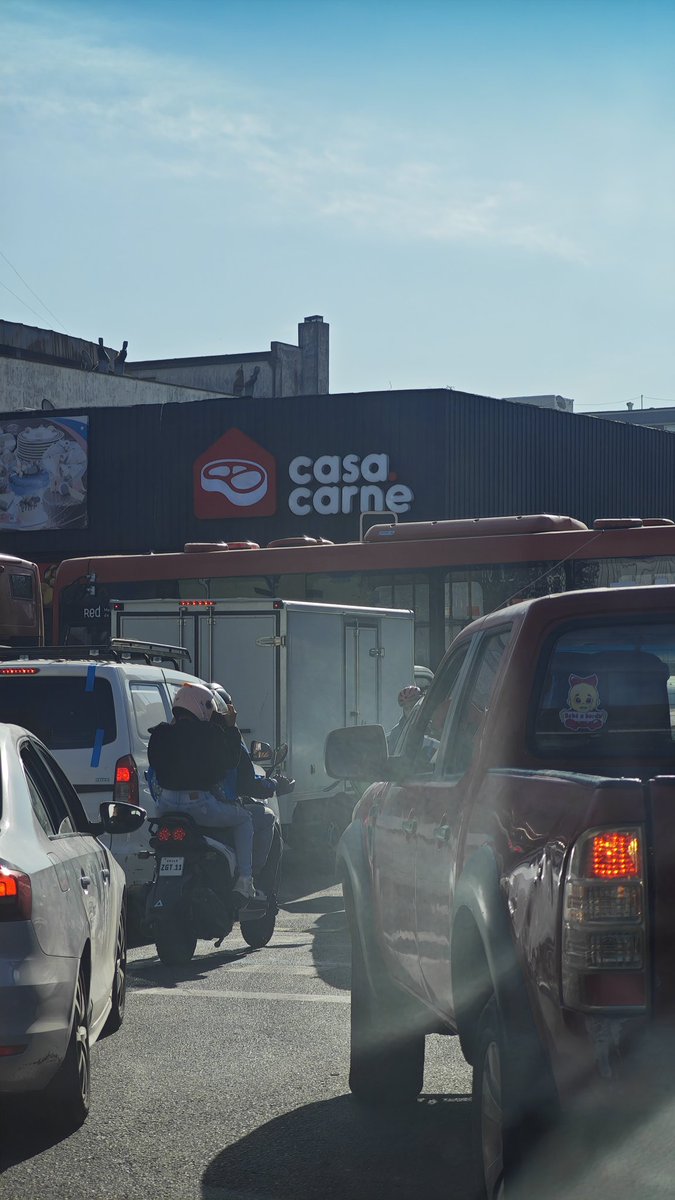 AlejandrogramG's tweet photo. Esto no se supone que es una falta ? A estos conductores quien les otorga la licencia ? @MTTChile @RedbusU_Oficial @Carabdechile @chilevision https://t.co/Odr6YKlH1l