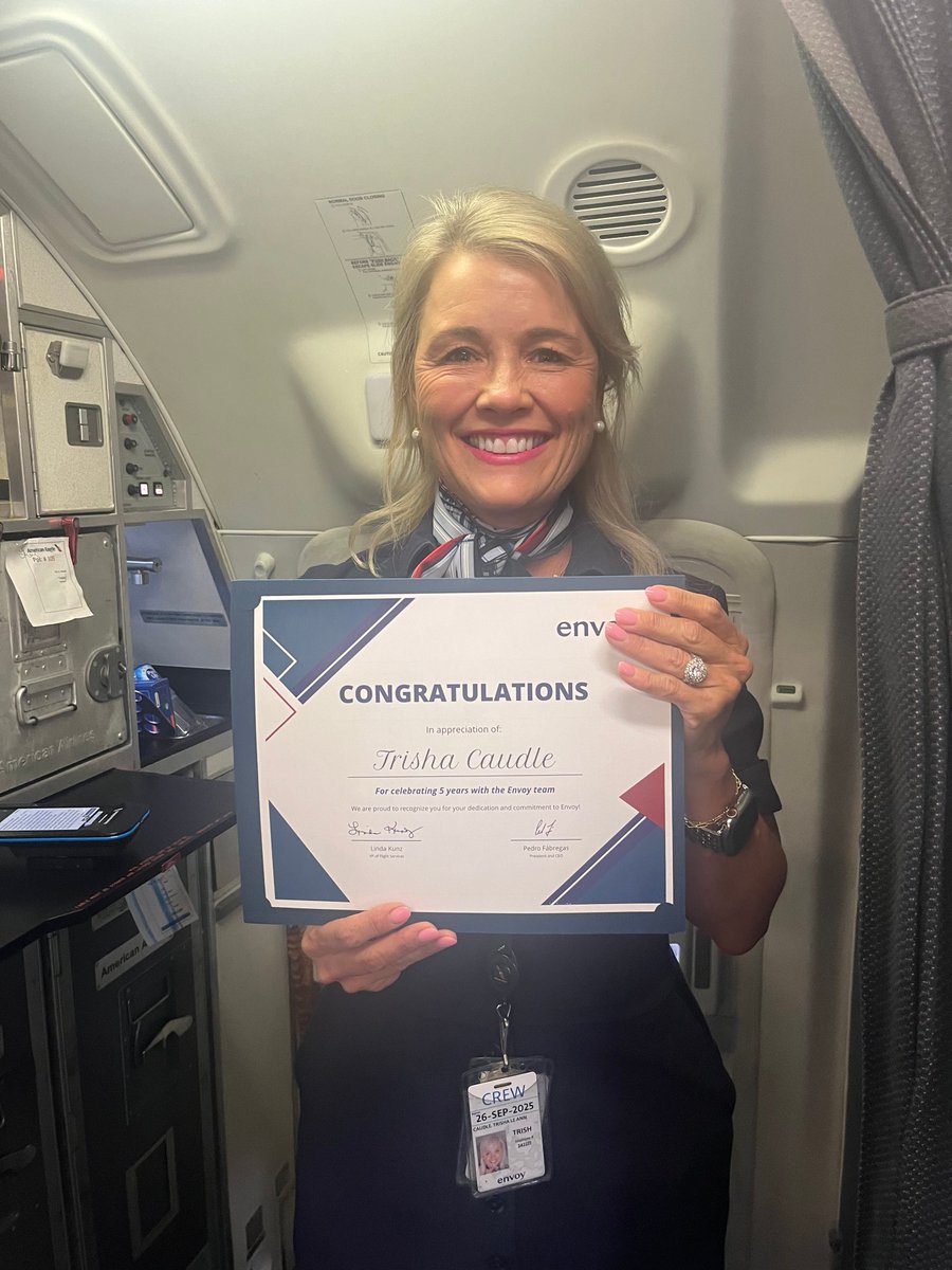 Celebrating Flight Attendant Trisha on her 5️⃣year service anniversary at Envoy! Thank you for all you do! #TeamEnvoy