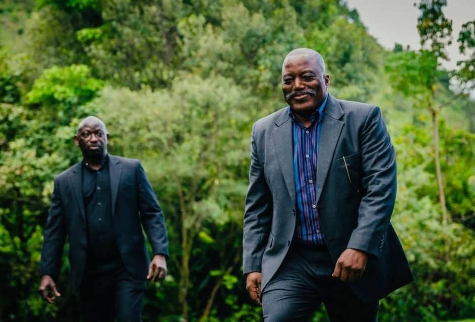 TimTshao2015's tweet image. #DISTRACTIONS_À_KINSHASA_CONSULTATIONS_
#À_GOMA
Premières images de l&apos;ancien Chef de l&apos;État Congolais @josephkabila01 @kabila qui vient d&apos;entamer des consultations politiques en vue de la résolution du long et pénible conflit qui déchire l&apos;ex-Zaïre. @fatshi13_ en distraction.