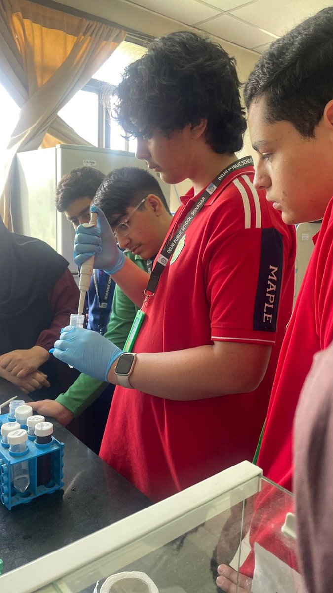 CSIR-IIIM (@csiriiim) on Twitter photo CSIR-IIIM organized #ScienceWorkshop for 9th to 12th standard #students of CSIR adopted #ATL schools of #Kashmir on 29th May 2025 at its branch Lab Sanatnagar Srinagar, under <a href="/CsirJigyasa/">CSIRJIGYASA</a> programe. 40 students escorted by 13 teachers from ten different ATL schools of Kashmir CSIR-IIIM organized #ScienceWorkshop for 9th to 12th standard #students of CSIR adopted #ATL schools of #Kashmir on 29th May 2025 at its branch Lab Sanatnagar Srinagar, under <a href="/CsirJigyasa/">CSIRJIGYASA</a> programe. 40 students escorted by 13 teachers from ten different ATL schools of Kashmir